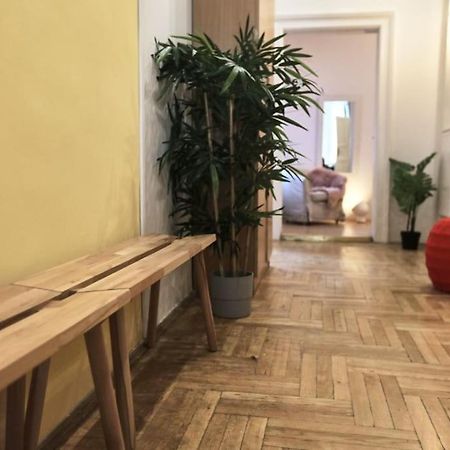 Unwind In Style W Sauna Dsgn 2Br Home Budapest Ngoại thất bức ảnh