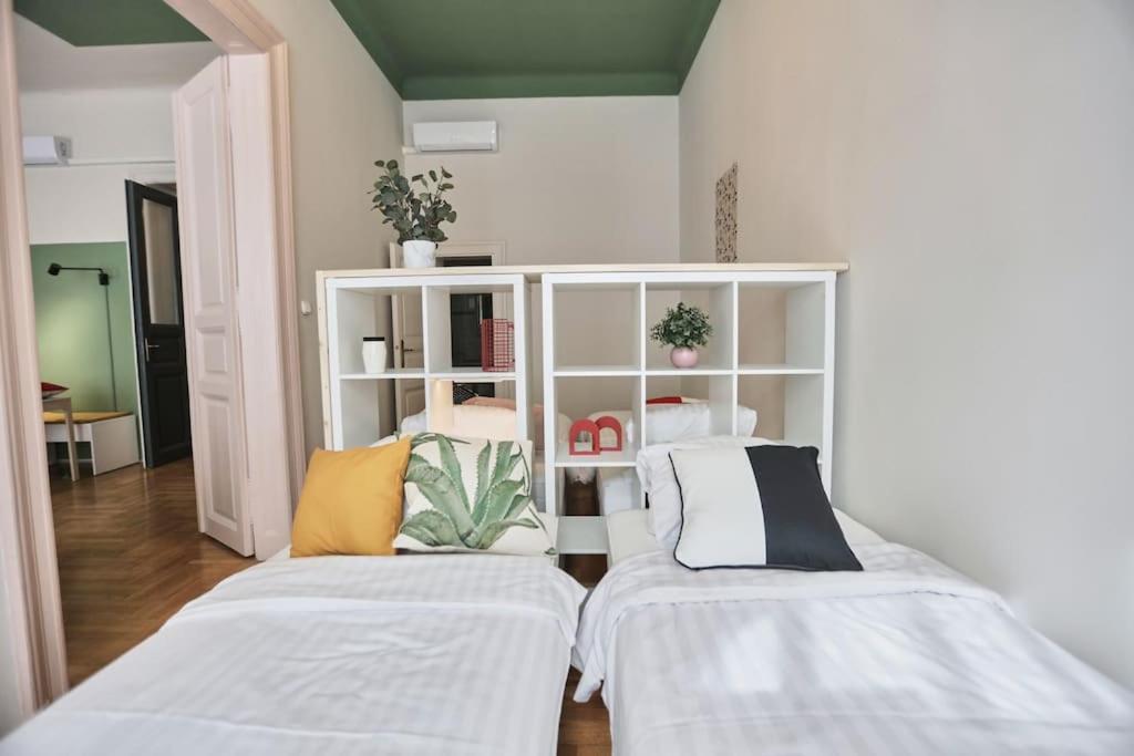 Unwind In Style W Sauna Dsgn 2Br Home Budapest Ngoại thất bức ảnh