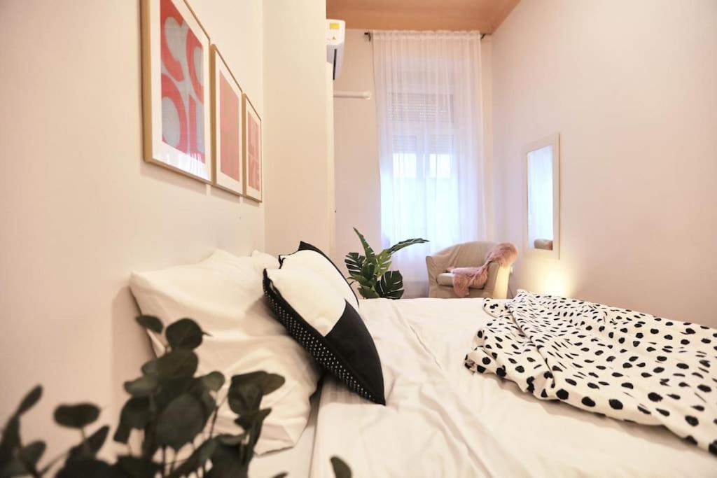 Unwind In Style W Sauna Dsgn 2Br Home Budapest Ngoại thất bức ảnh