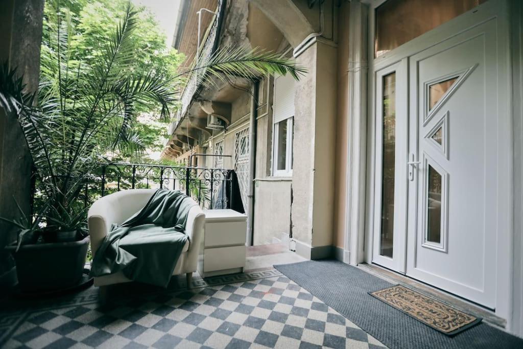 Unwind In Style W Sauna Dsgn 2Br Home Budapest Ngoại thất bức ảnh