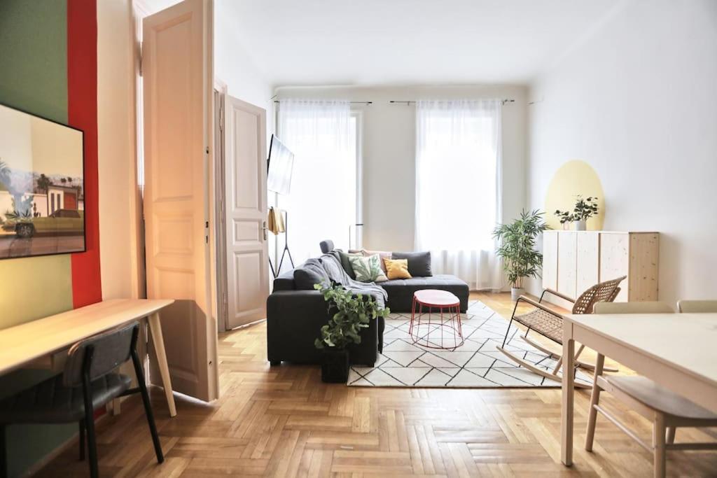 Unwind In Style W Sauna Dsgn 2Br Home Budapest Ngoại thất bức ảnh