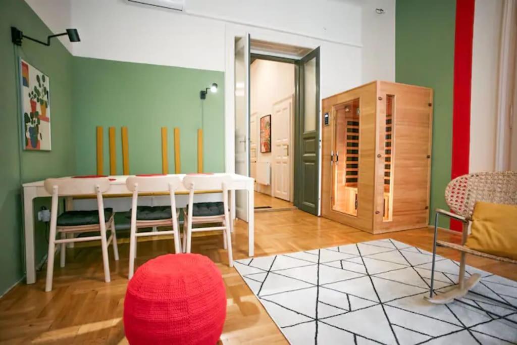 Unwind In Style W Sauna Dsgn 2Br Home Budapest Ngoại thất bức ảnh