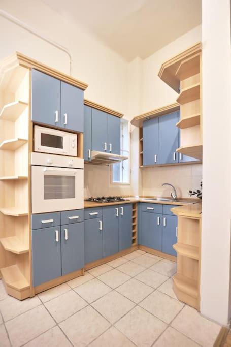 Unwind In Style W Sauna Dsgn 2Br Home Budapest Ngoại thất bức ảnh
