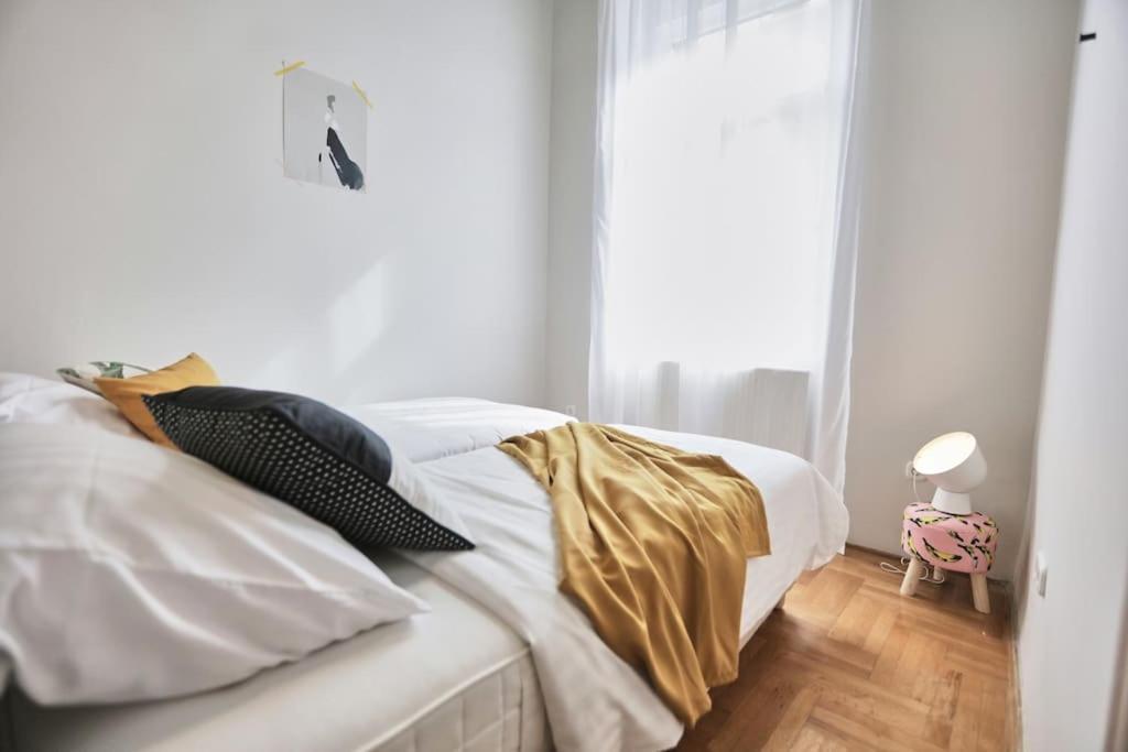 Unwind In Style W Sauna Dsgn 2Br Home Budapest Ngoại thất bức ảnh