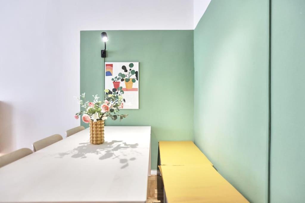 Unwind In Style W Sauna Dsgn 2Br Home Budapest Ngoại thất bức ảnh