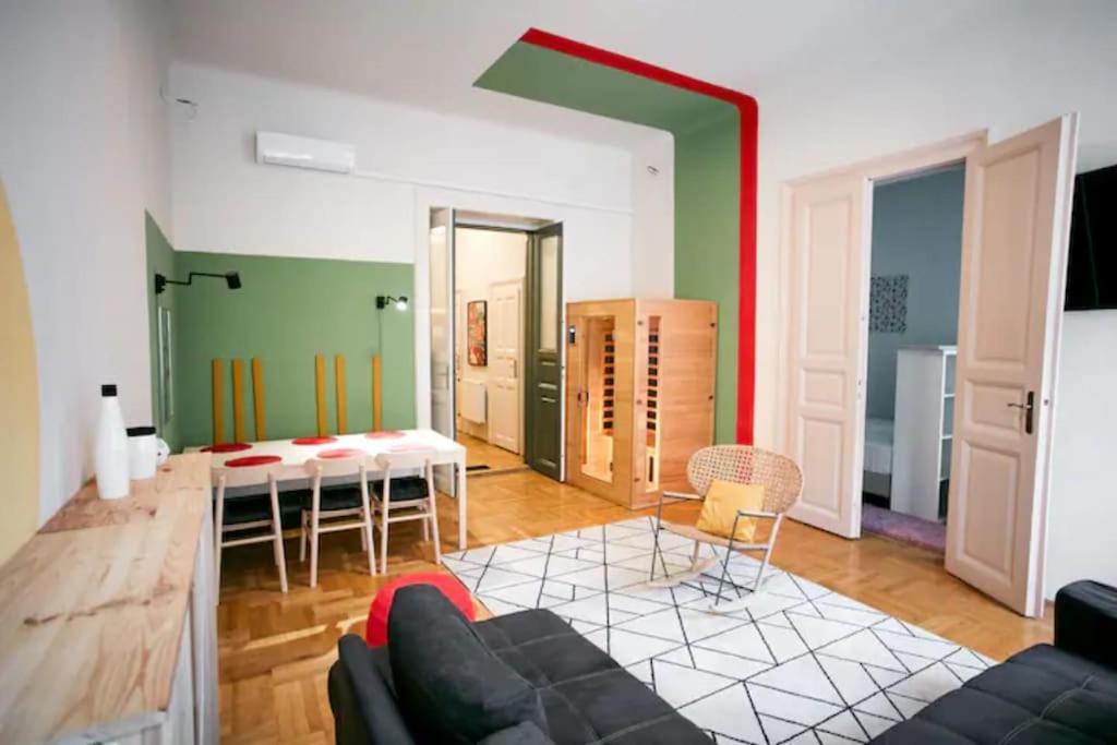 Unwind In Style W Sauna Dsgn 2Br Home Budapest Ngoại thất bức ảnh