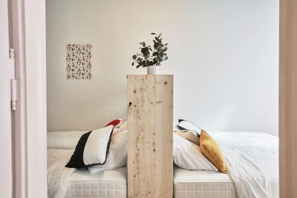 Unwind In Style W Sauna Dsgn 2Br Home Budapest Ngoại thất bức ảnh