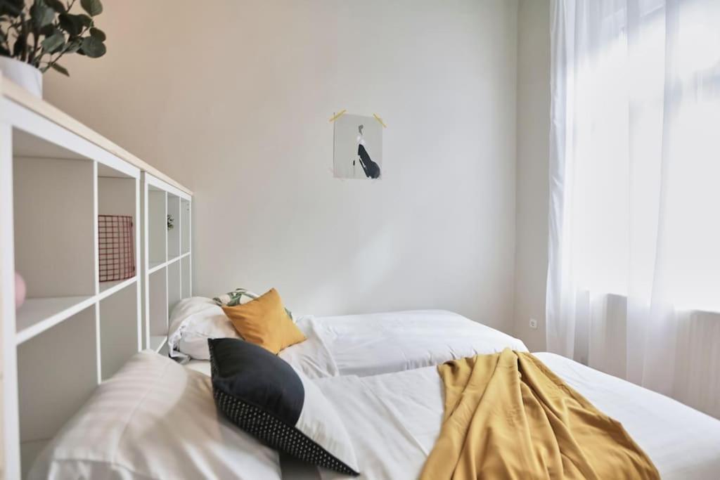 Unwind In Style W Sauna Dsgn 2Br Home Budapest Ngoại thất bức ảnh