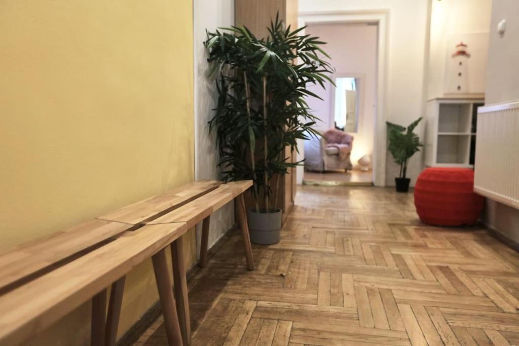 Unwind In Style W Sauna Dsgn 2Br Home Budapest Ngoại thất bức ảnh